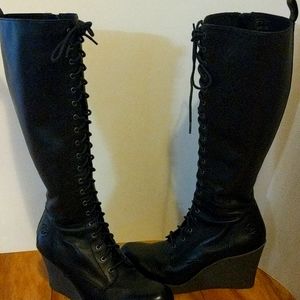 Dr. Marten's Leanne Boots